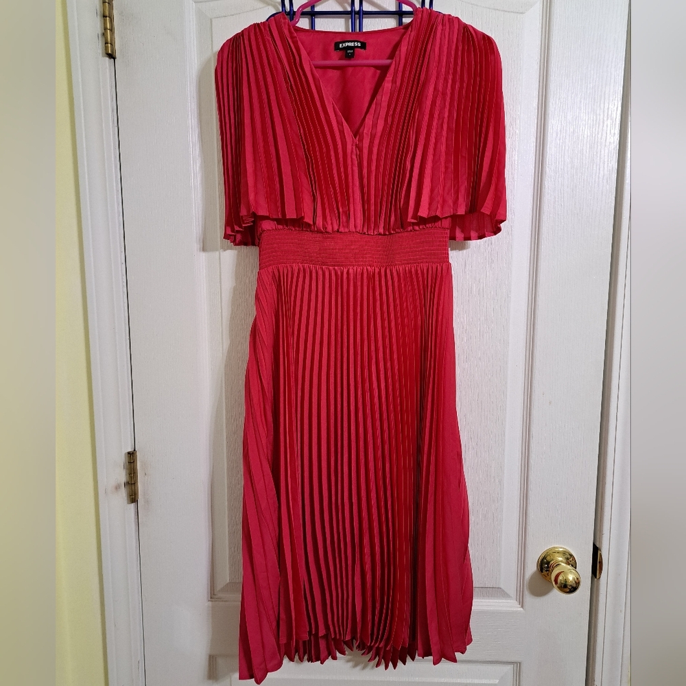 Express Pleated V-neck Midi Dress Size Small